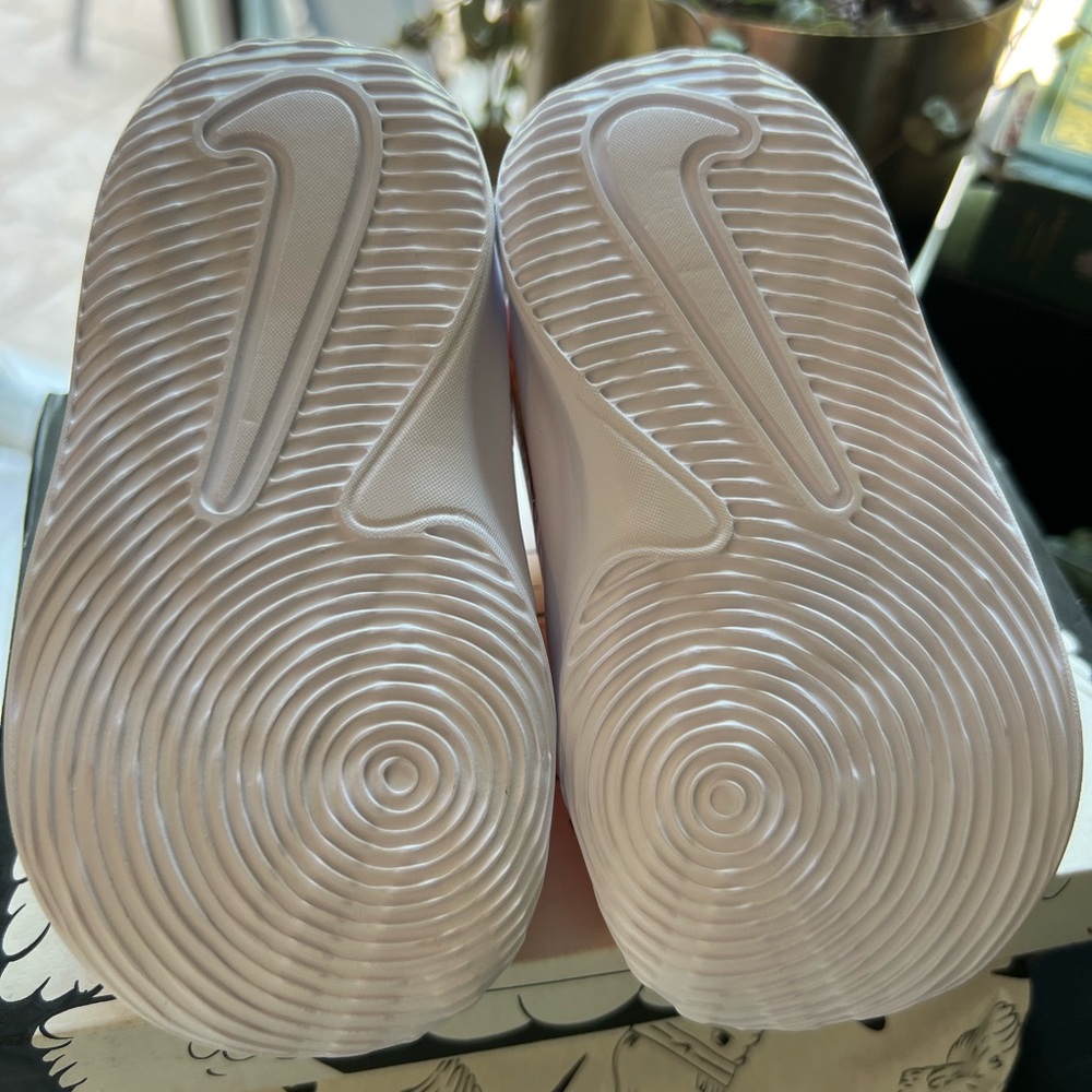 *Limited Edition* Nike Team Hustle toddler sneakers - Picture 4 of 11